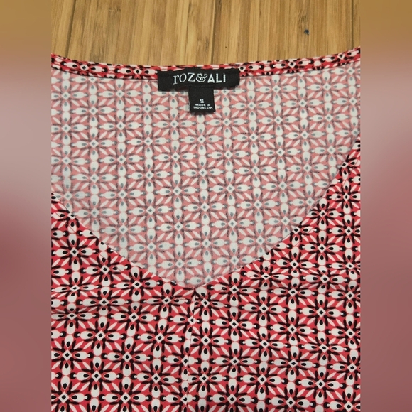 NWOT Roz & Ali Women's Patterned Top - Picture 6 of 11